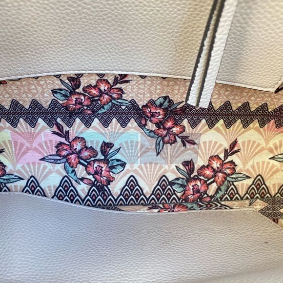 **** Nanette Lepore Size Medium Beige Handbag (DD006) - Picture 12 of 15